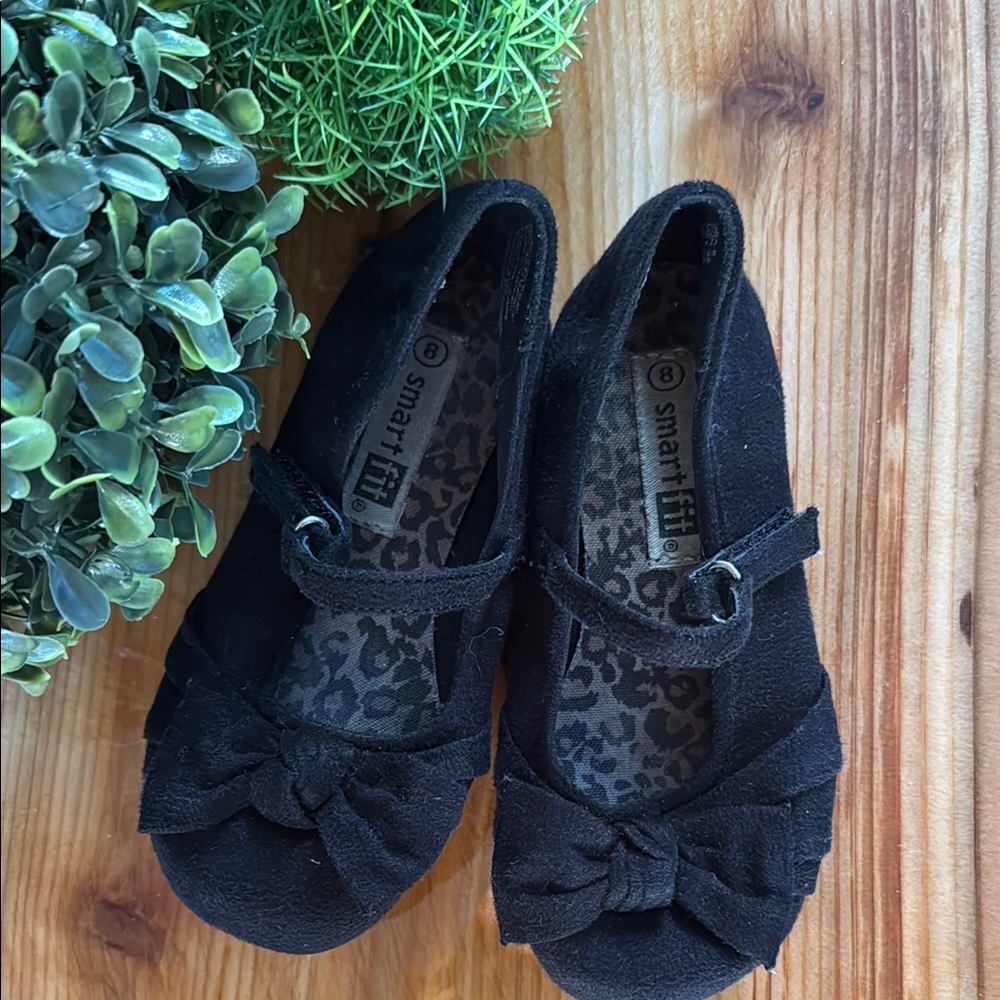 SmartFit Black Dress Shoes with Bow Detail